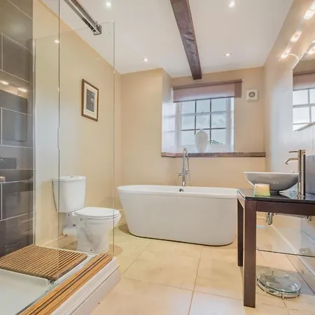 4 Bed In Sz383 *