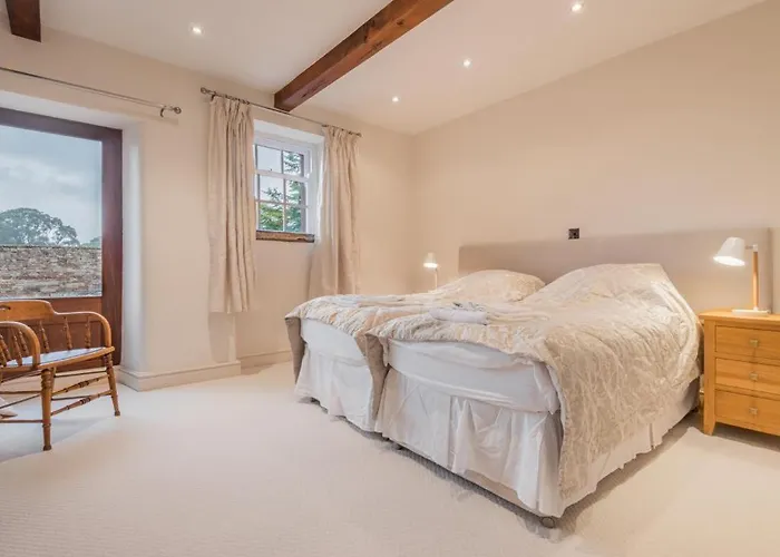 4 Bed In Penrith Oc-sz383 *