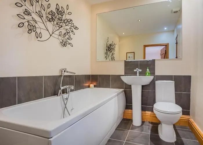 4 Bed In Penrith Oc-sz383